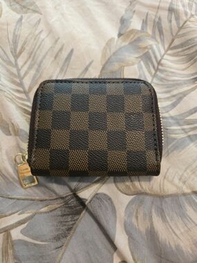 Designer-Style Brown Checkered Zip Wallet